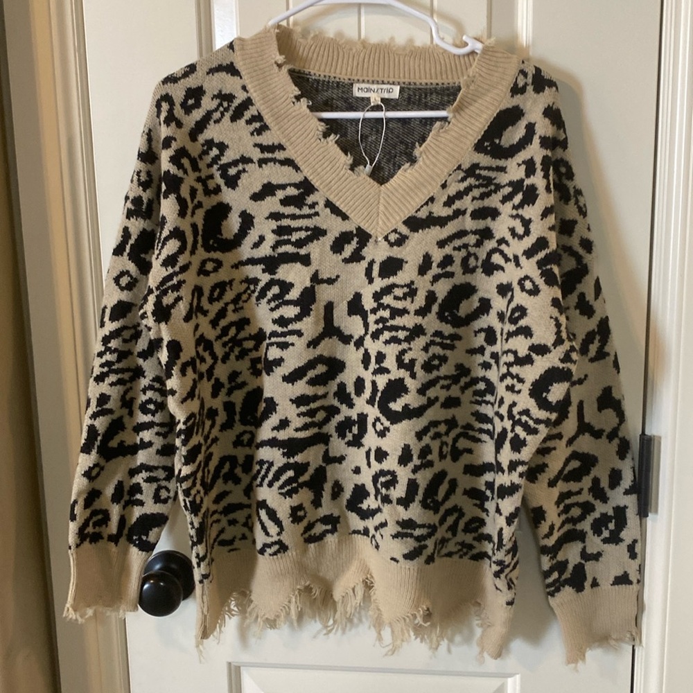 Main Strip Beige and Black Leopard V-Neck Distressed Sweater